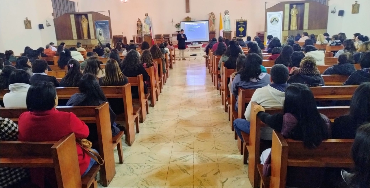 Dictans charla de responsabilidad penal a nuestros apoderados/as